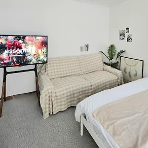 Pensión Mh House